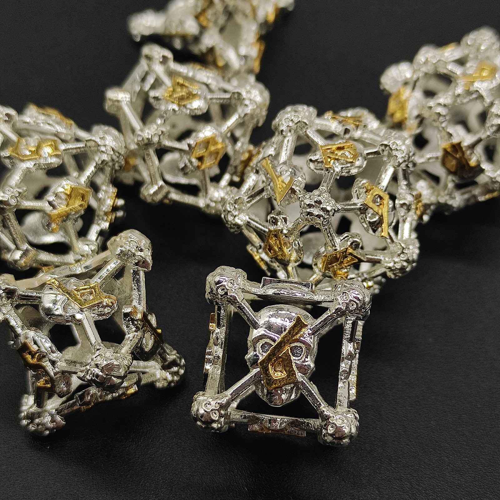 hollow zinc alloy dice set – open design tabletop dice for factory direct wholesale