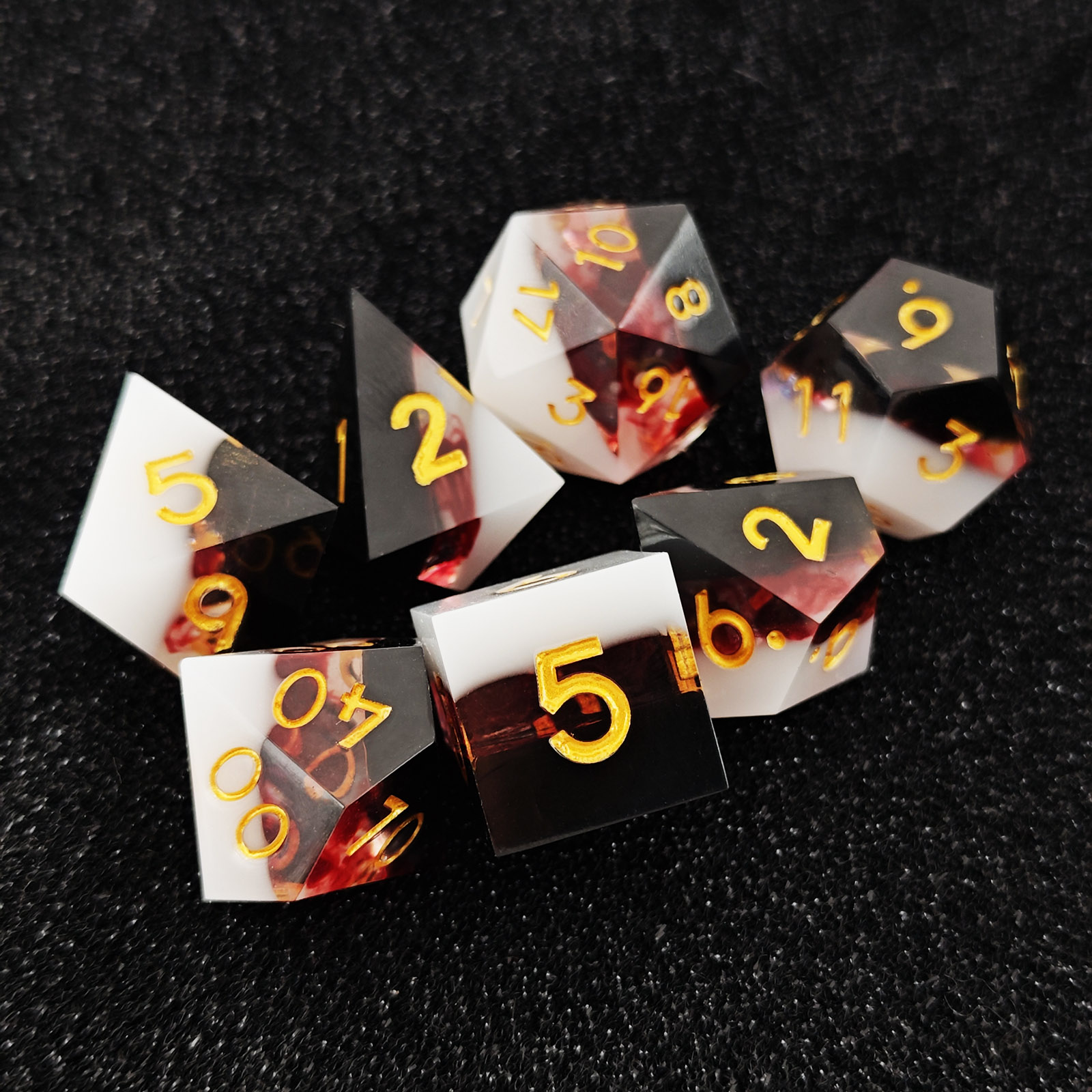 resin dice with gold ink numbers – high contrast rpg dice for bulk orders (复制)