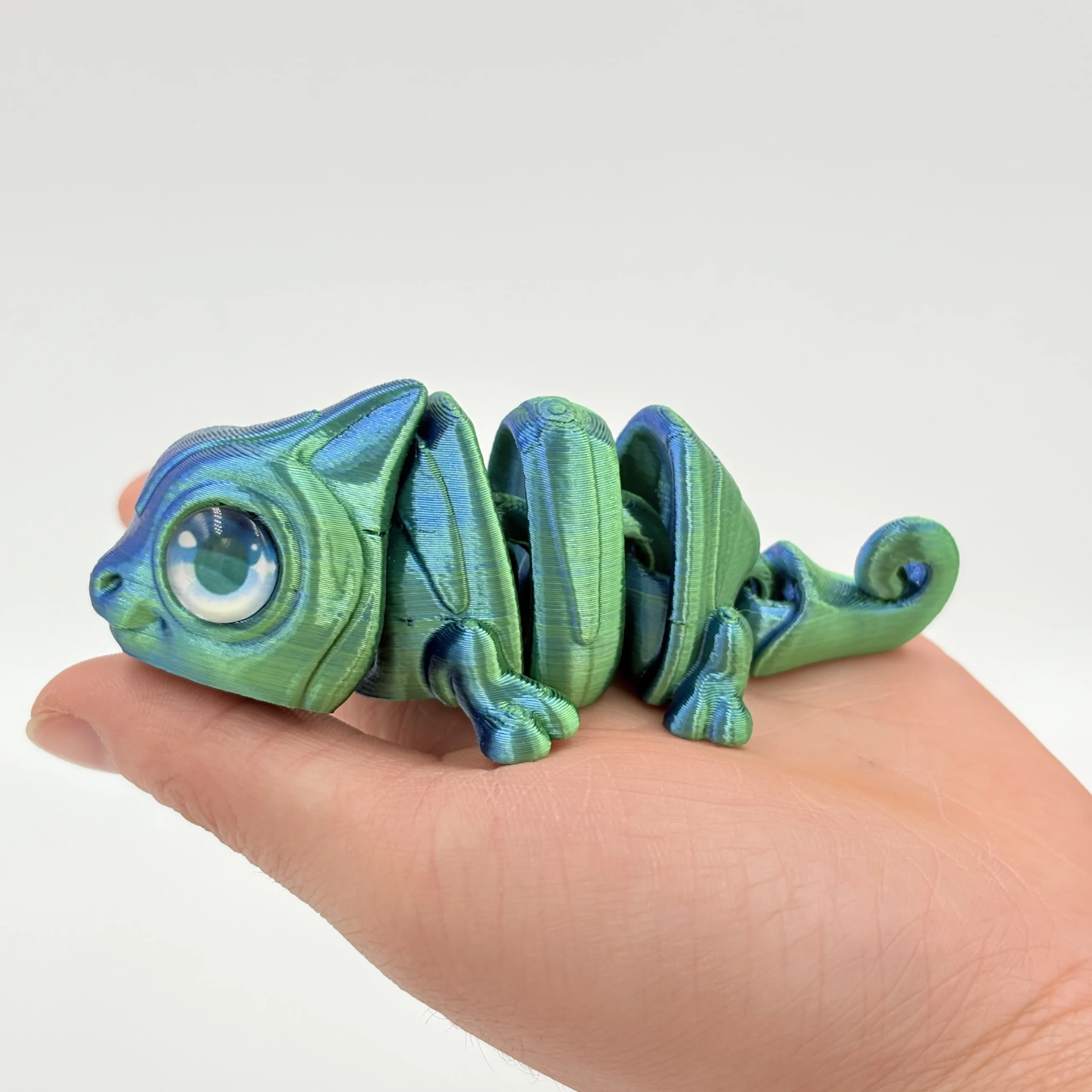 Best-selling PLA 3D Printed Chameleon Simulation Eye Ornament with Movable Joint - Image 3