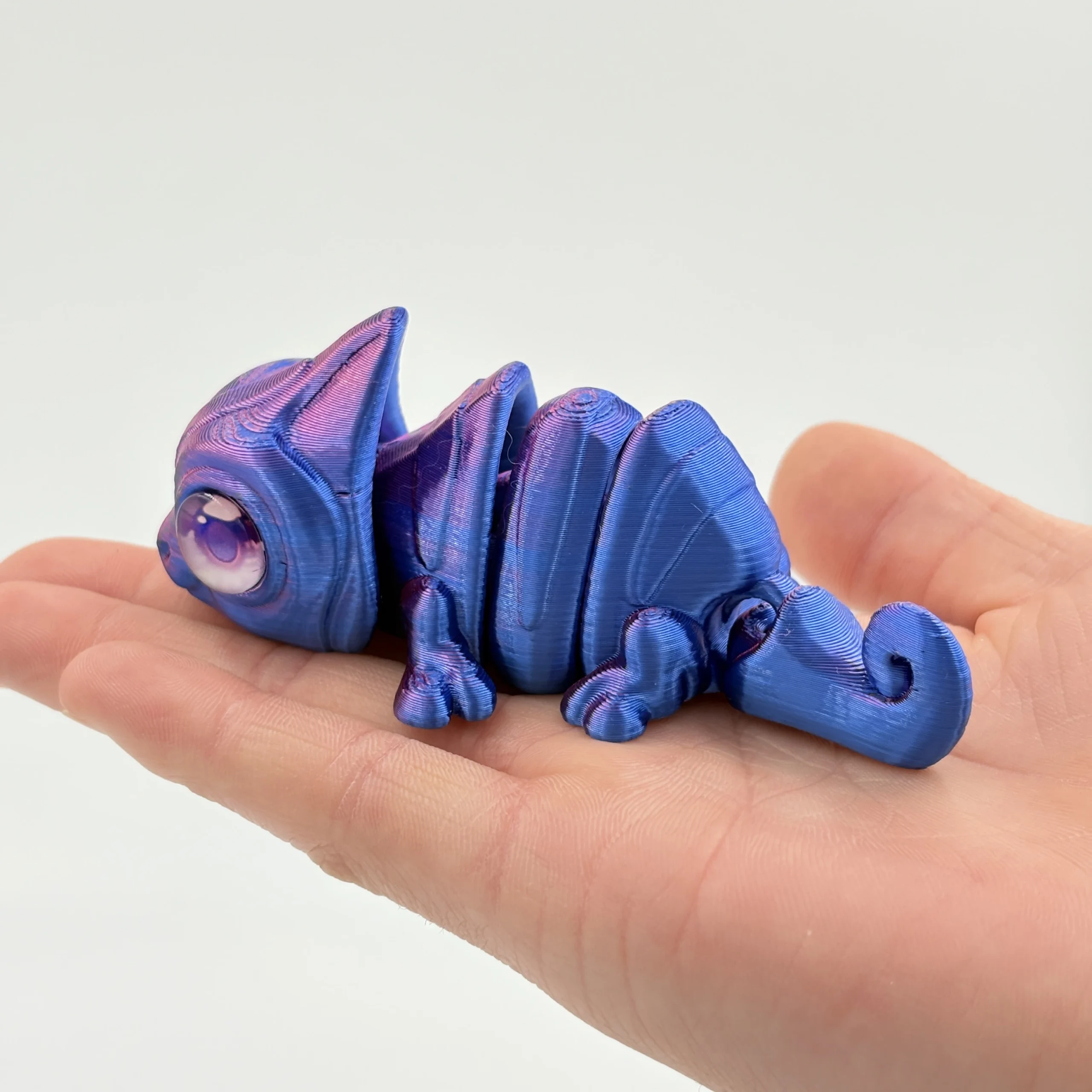 Best-selling PLA 3D Printed Chameleon Simulation Eye Ornament with Movable Joint - Image 2